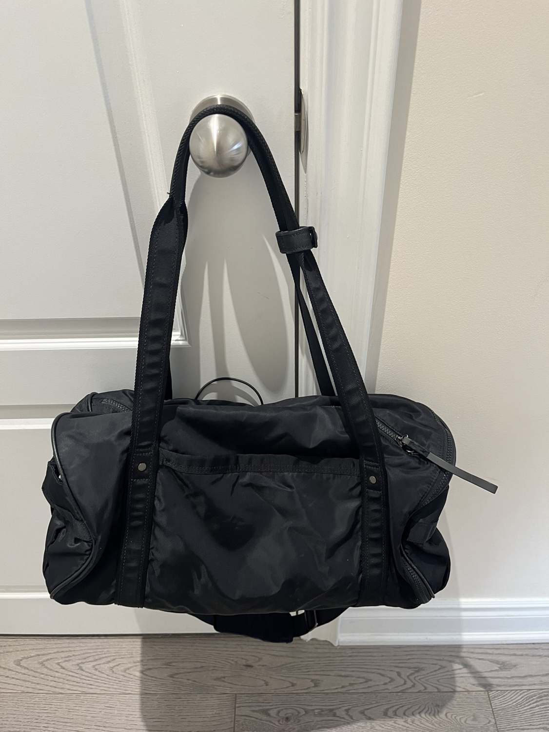 Lululemon gym duffle bag image indicator(2)