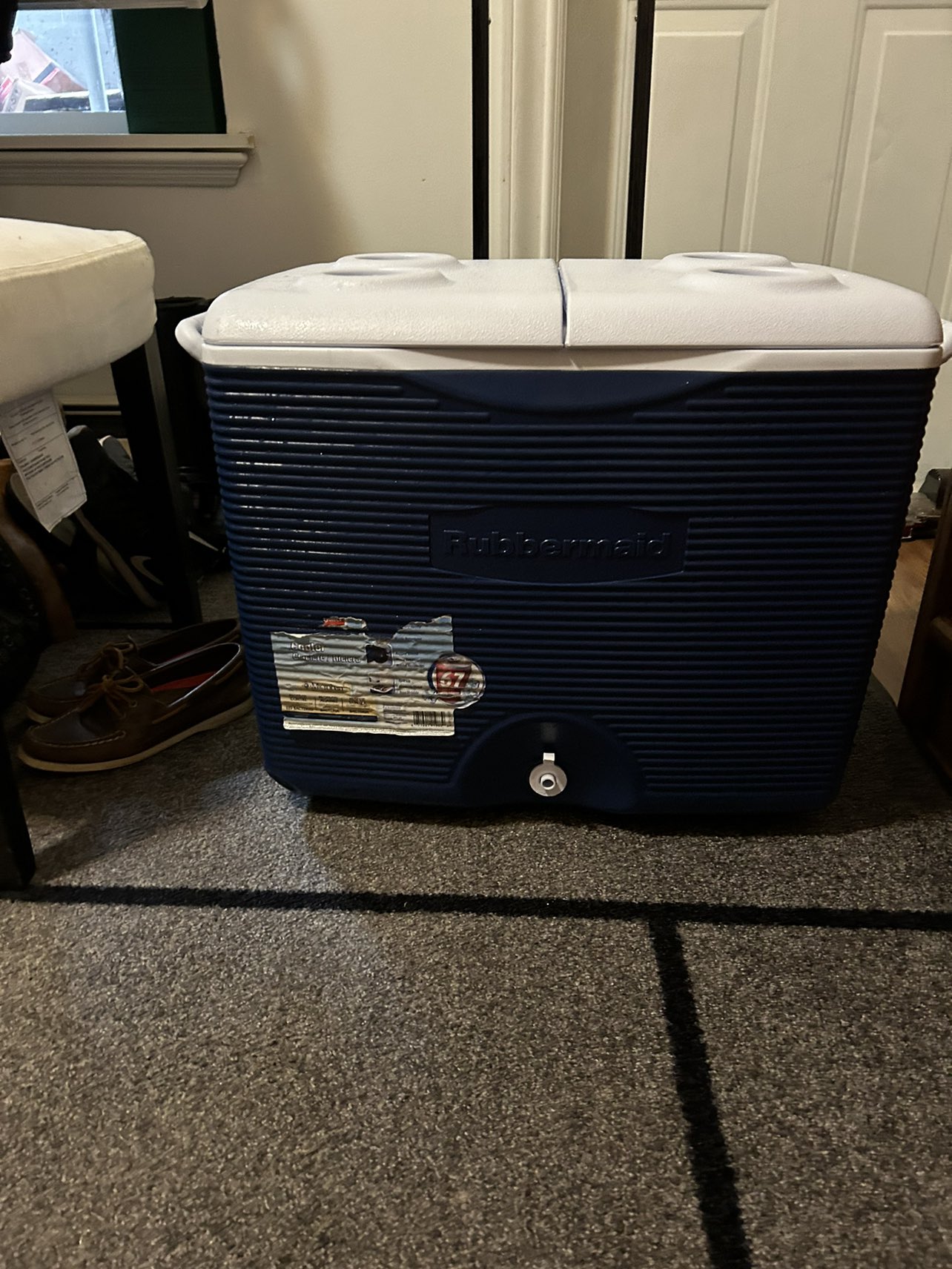 Rubbermaid cooler - photo 3