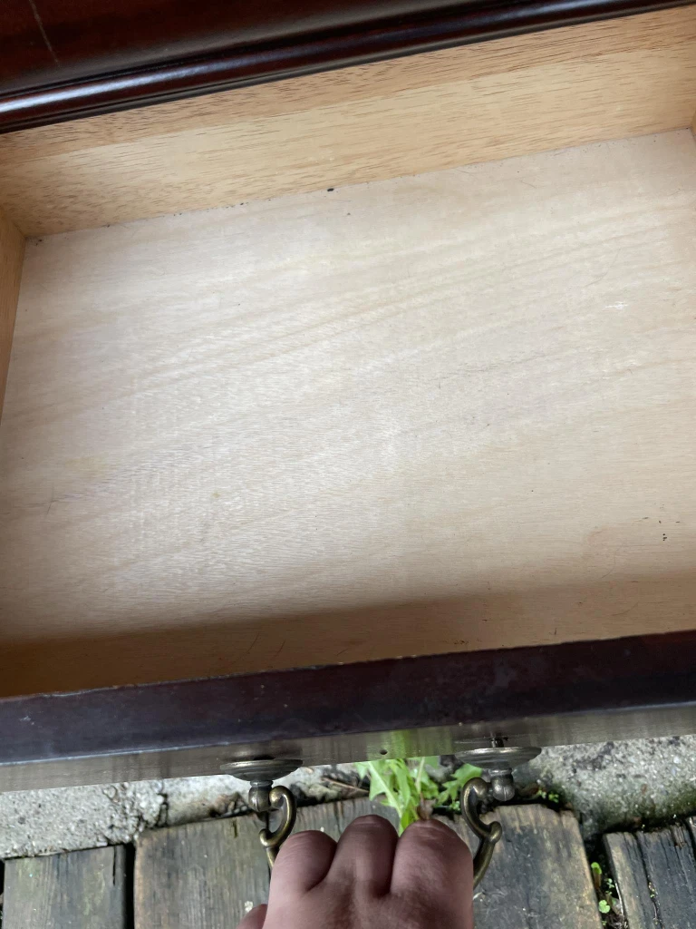 Free Nightstand Set - photo 4
