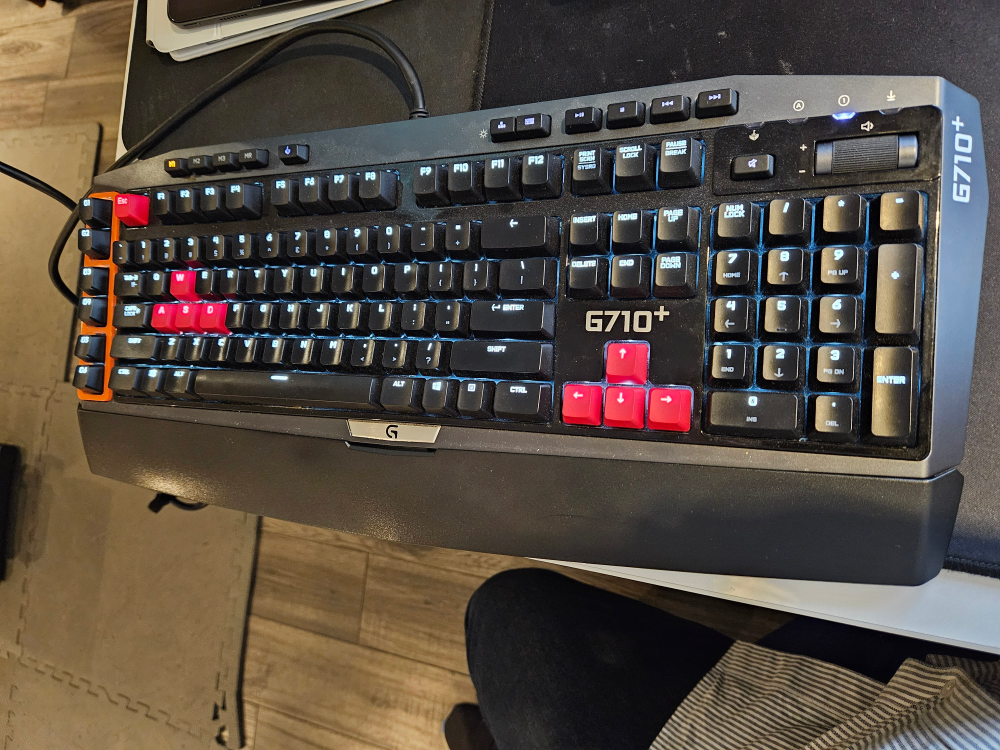 Logitech G710+ Mechanical Gaming keyboard thumbnail