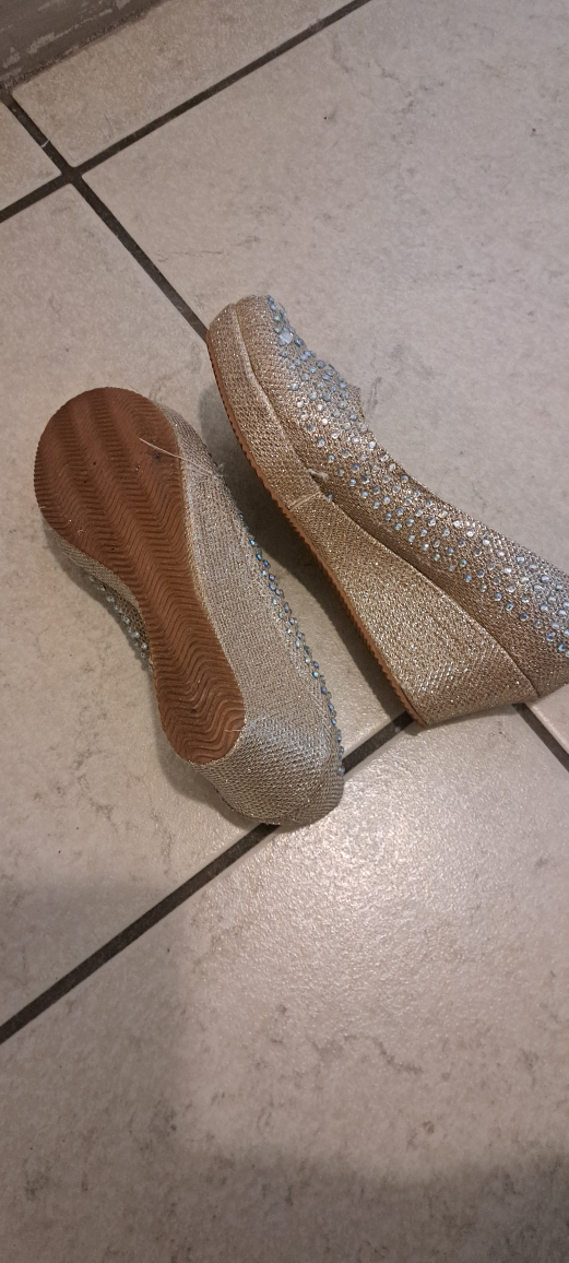 girl's heels - photo 4