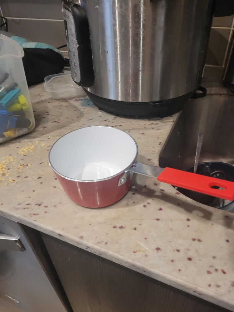 small red sauce pan (new)