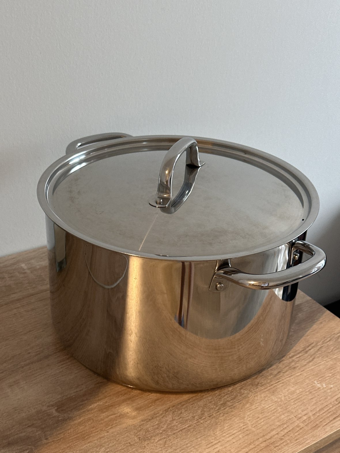 MOVE OUT SALE - BIG POT WITH LID thumbnail