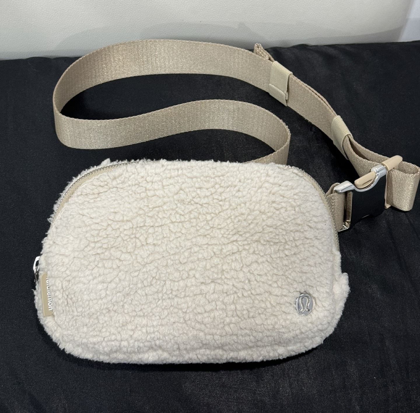Lululemon Everywhere Belt Bag - Fleece