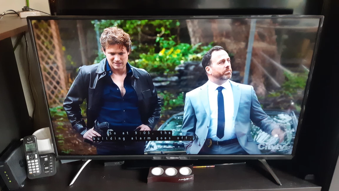 Toshiba 42 inches tv in very good condition image indicator(2)