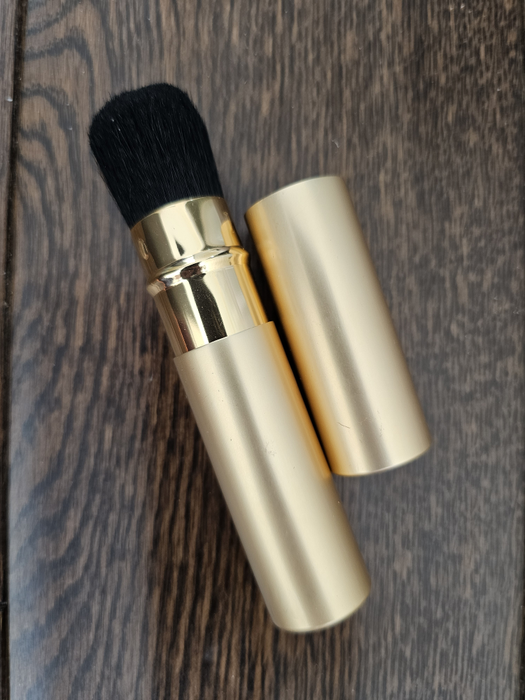 Folding makeup brush