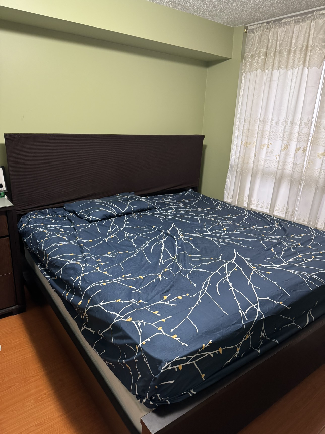King Bed thumbnail