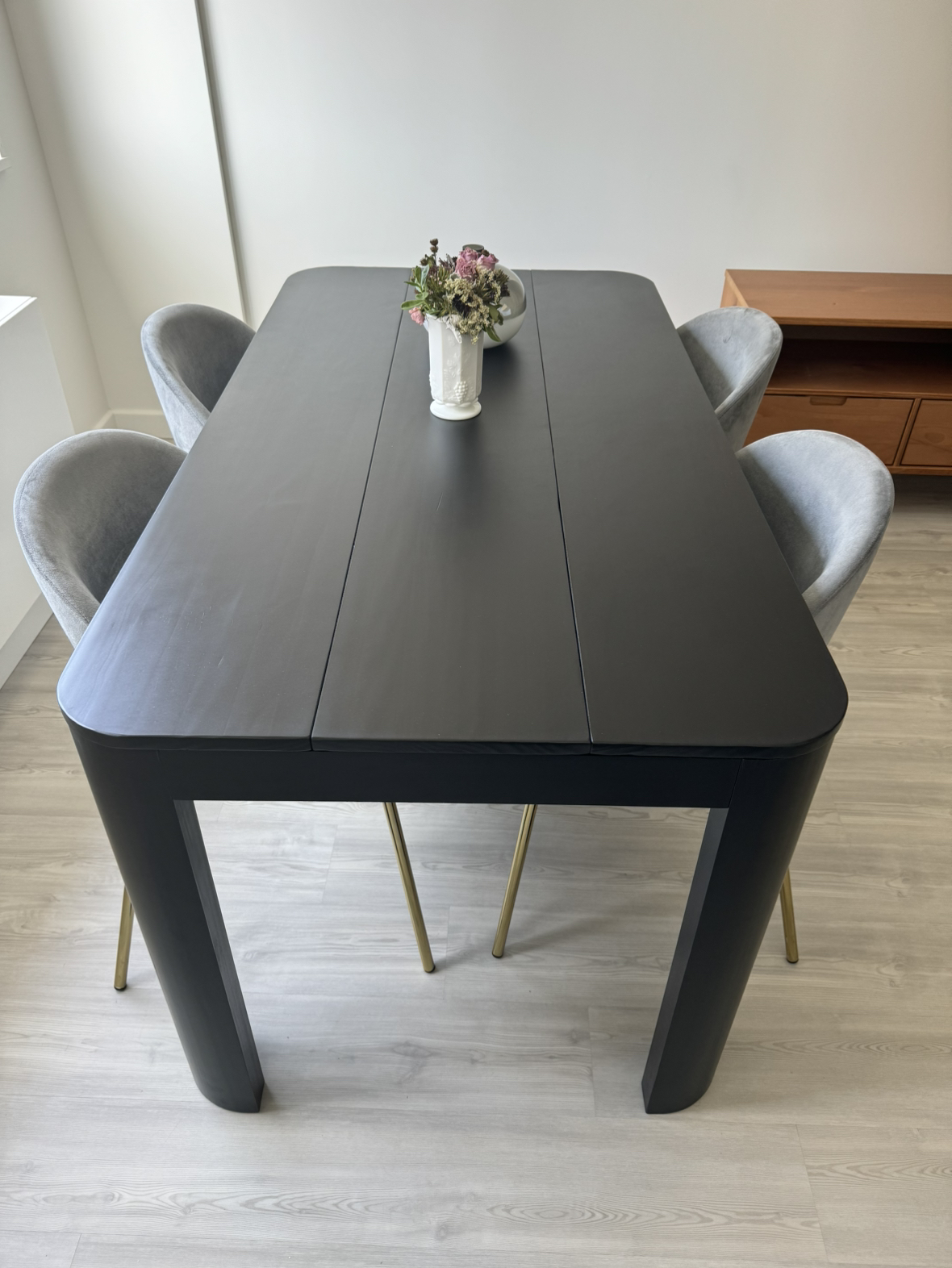 Black solid pine wood table never used - photo 2