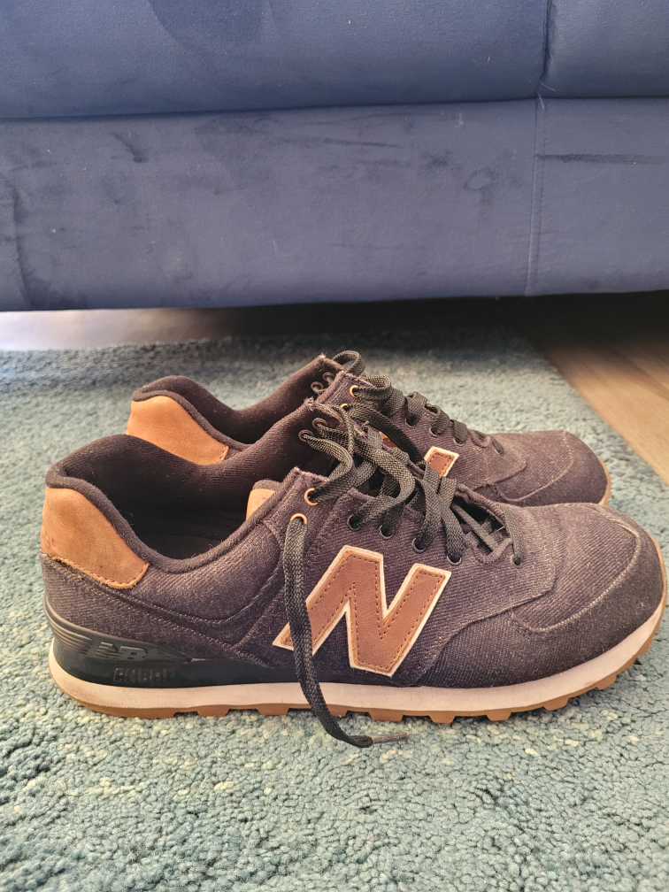 New Balance 574 (size 9)