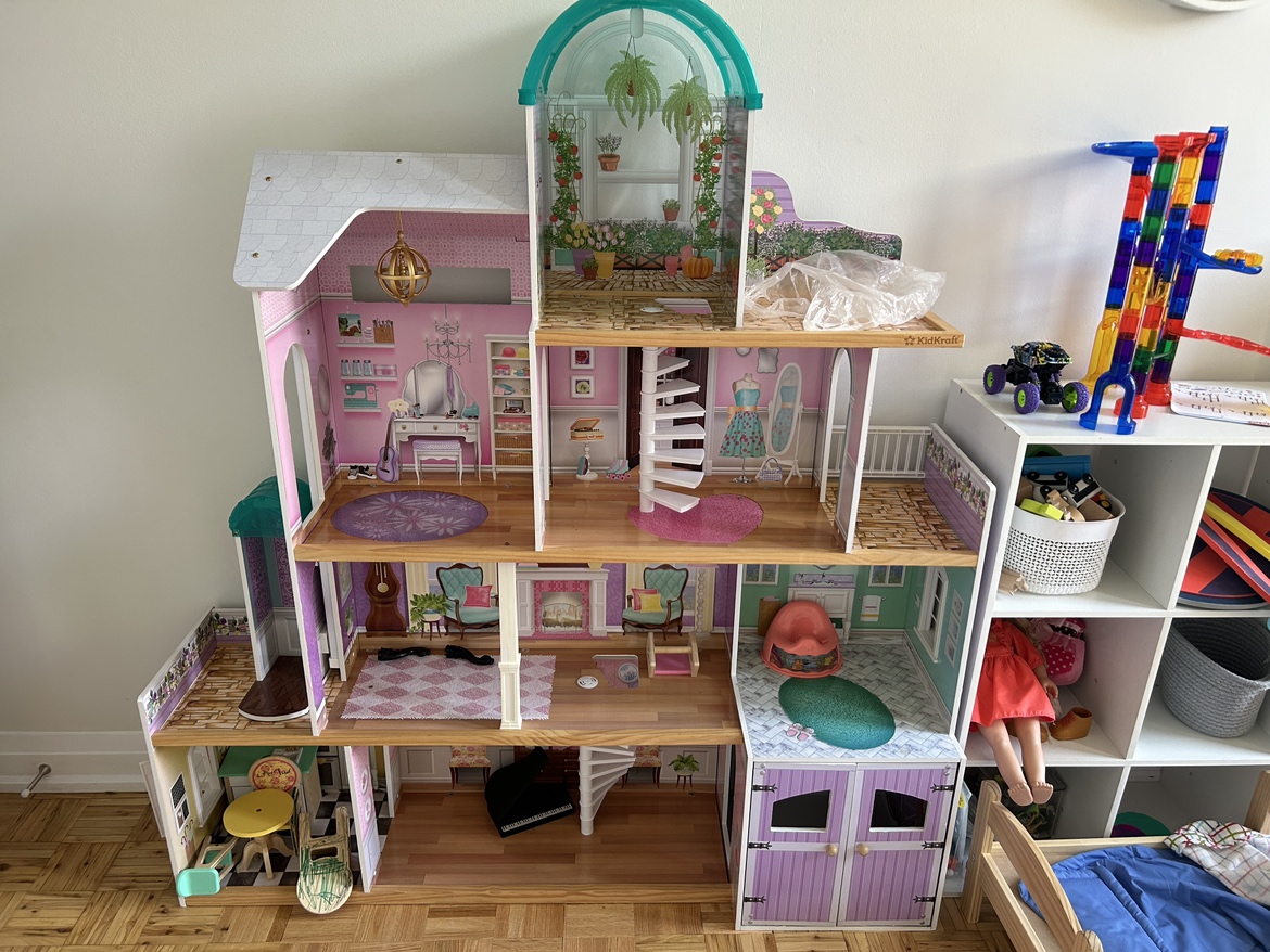 Very large kid Kraft dollhouse