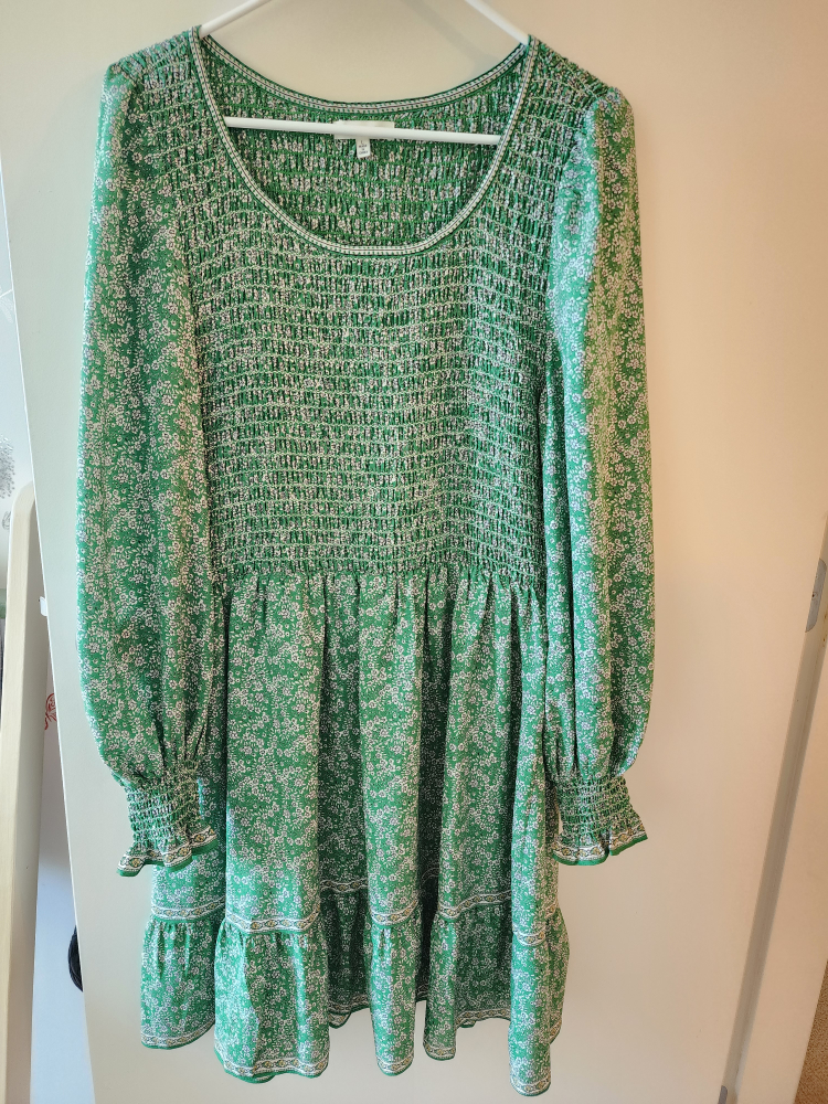 Green dress thumbnail