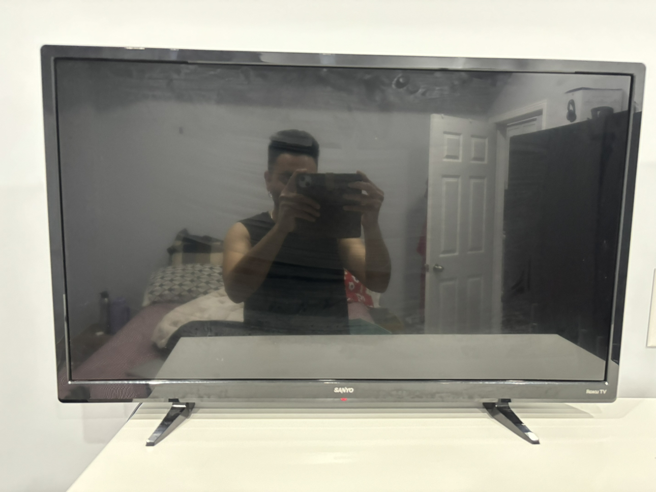32 inch Sanyo smart TV. - photo 4