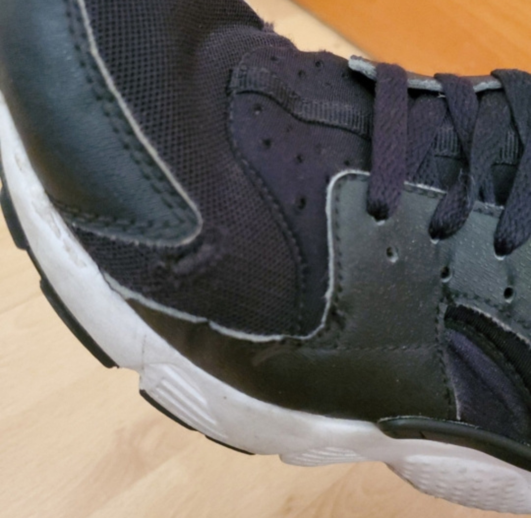 Kids Nike Huarache sneaker image indicator(3)