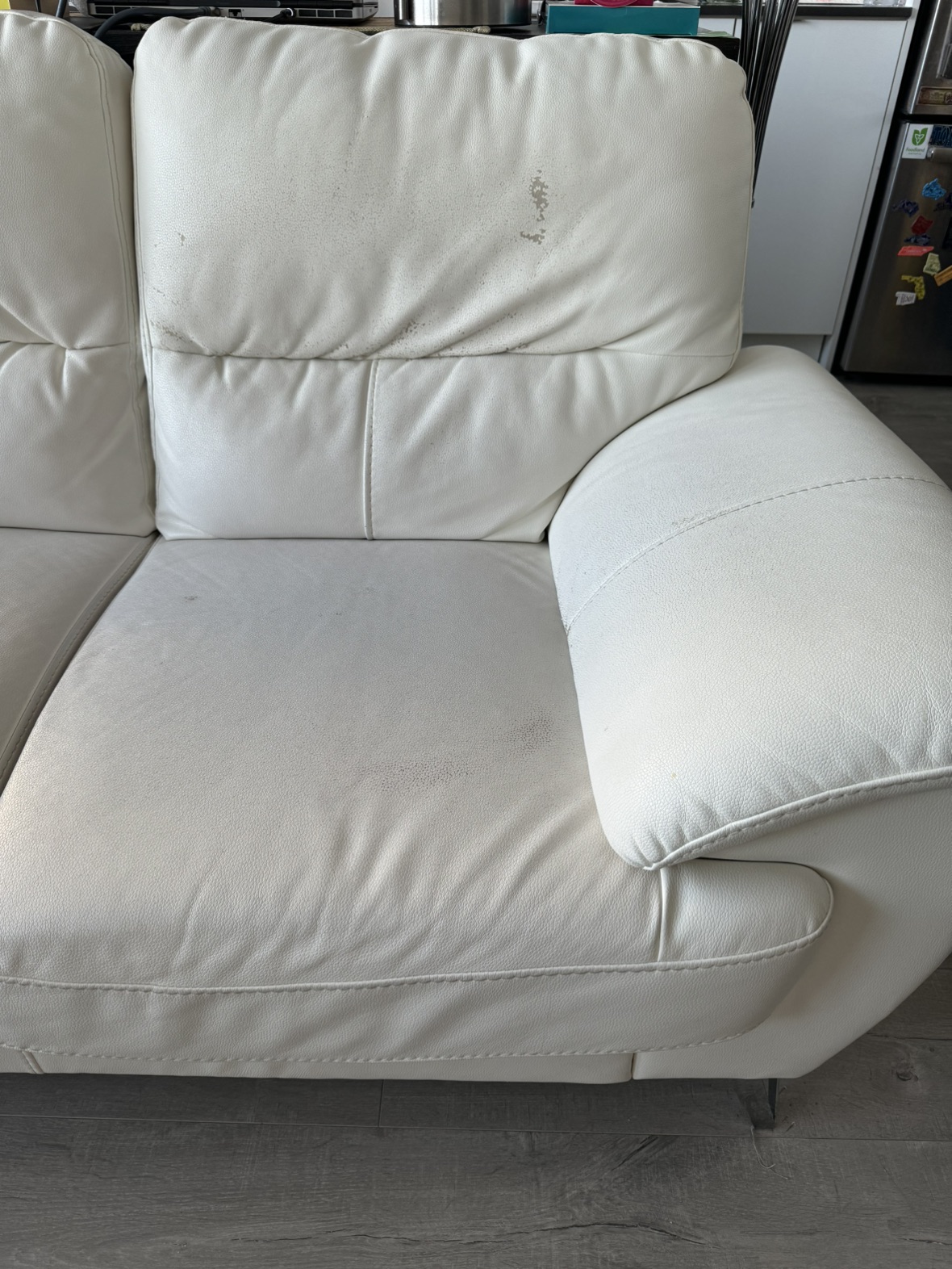 Olivia White Leather-look Loveseat - photo 2