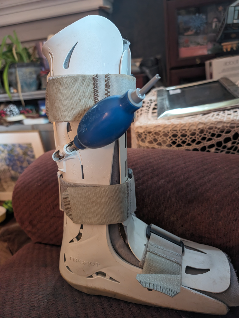 aircast boot with inflator