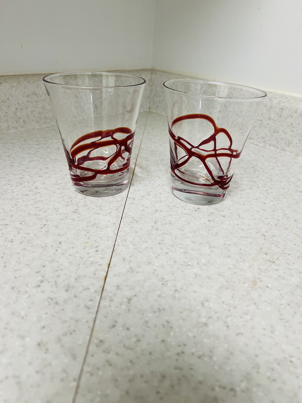 2 Cocktail glasses image indicator(2)