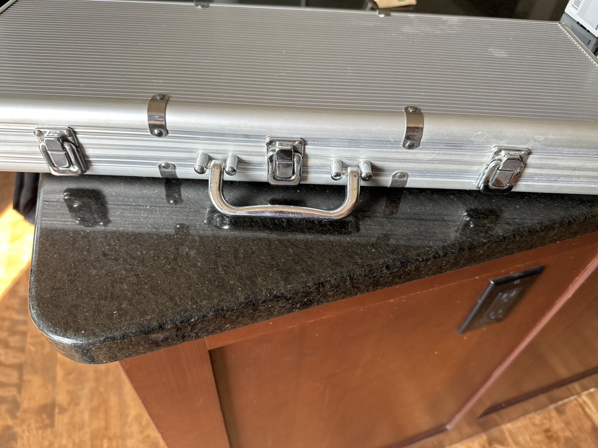 Poker Chips & Case - photo 4