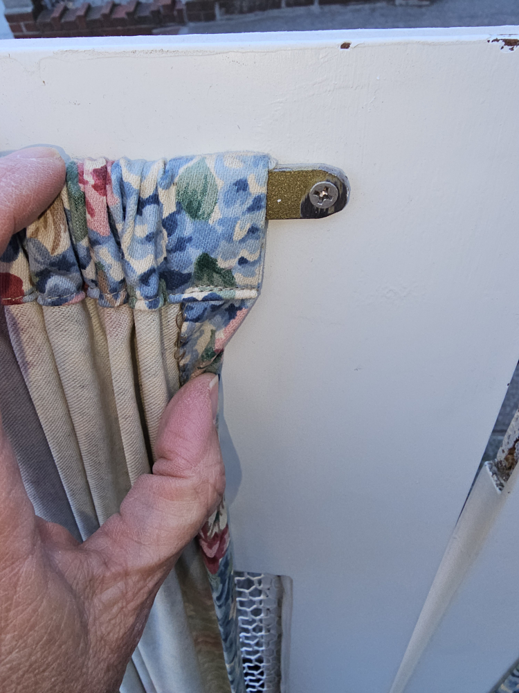 4 Wooden Doors with Wire Inserts image indicator(5)