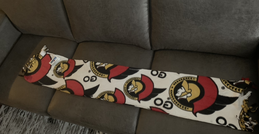 VINTAGE ottawa senators SCARF AND BLANKET NEW WITH TAGS and bag image indicator(3)