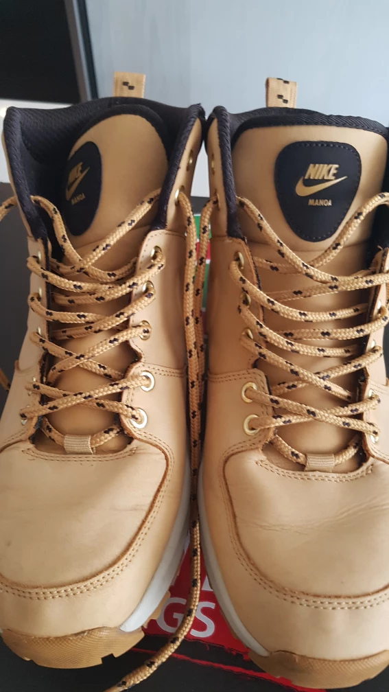 nike manoa