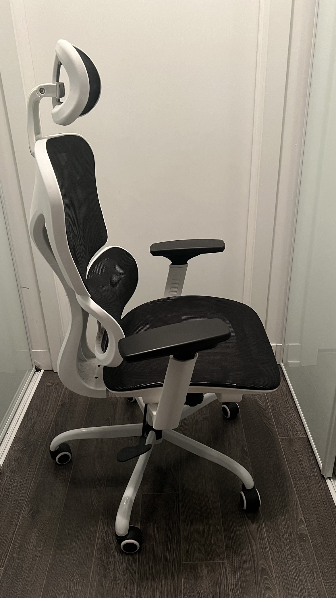Ergonomic office chair - photo 2
