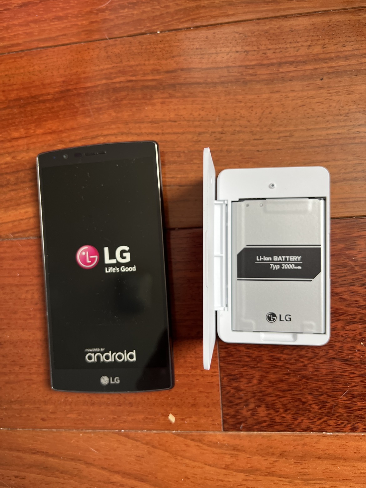 LG G4 + Charger thumbnail