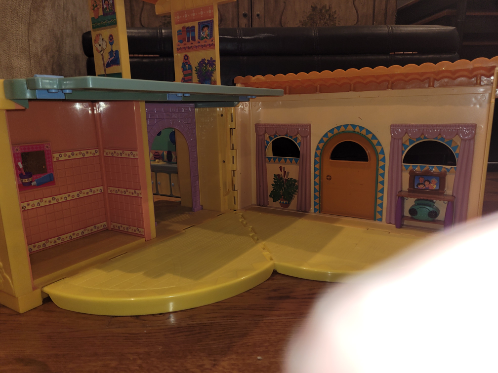 *MAKE AN OFFER* Mattel Collapsable 2 Piece Dora Dollhouse image indicator(2)