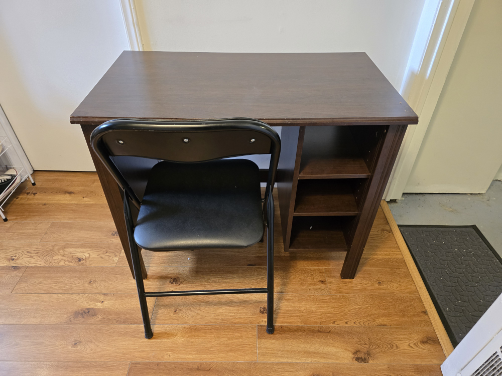 Desk Ikea(BRUSALI) thumbnail