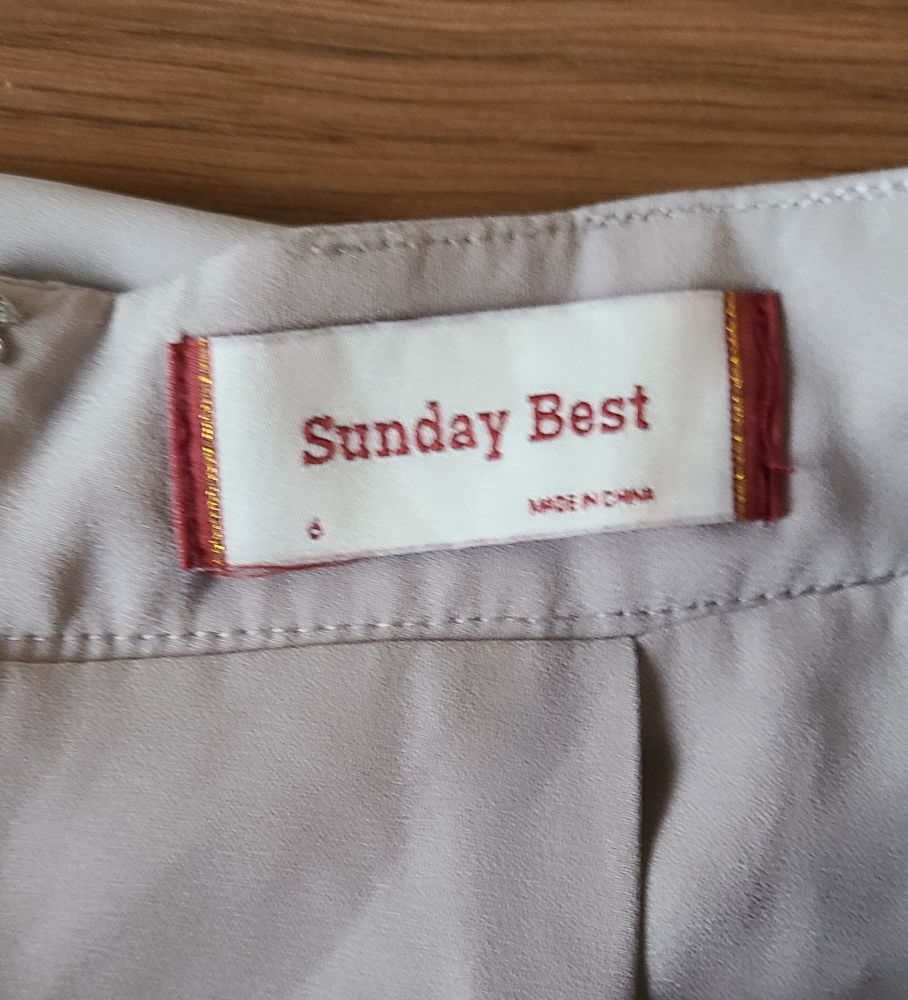 Aritzia Sunday Best pleated flowy shorts sz 6 - photo 4