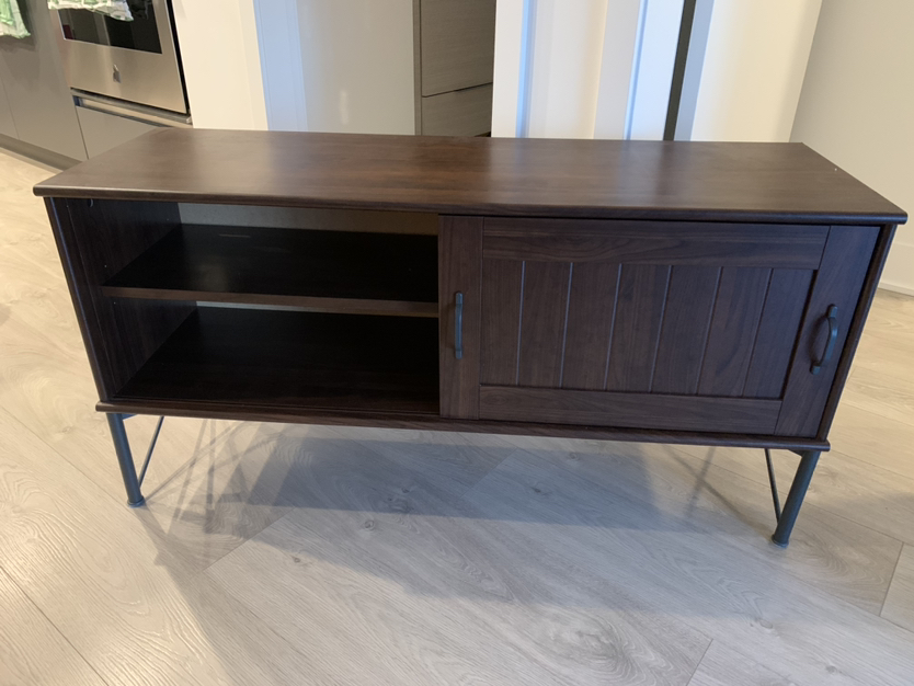 Samsung 55” QLED 4K Smart TV with TV table - photo 4