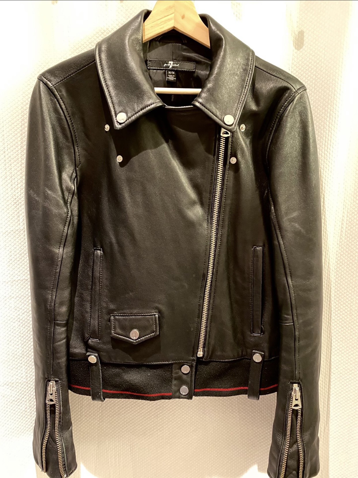 women's genuine leather  Moto jacket in excellent condition image indicator(2)