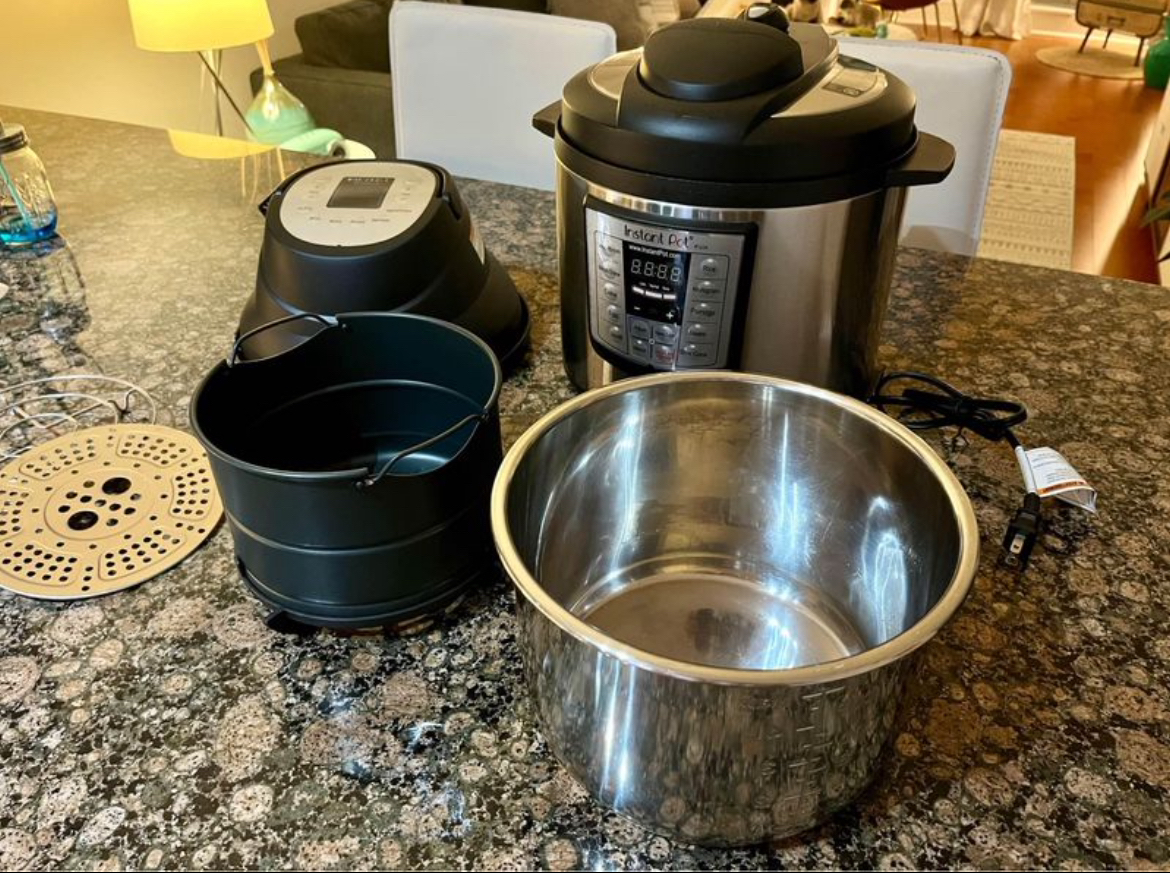 Instant Pot and Air Fryer Lid FOR SALE
