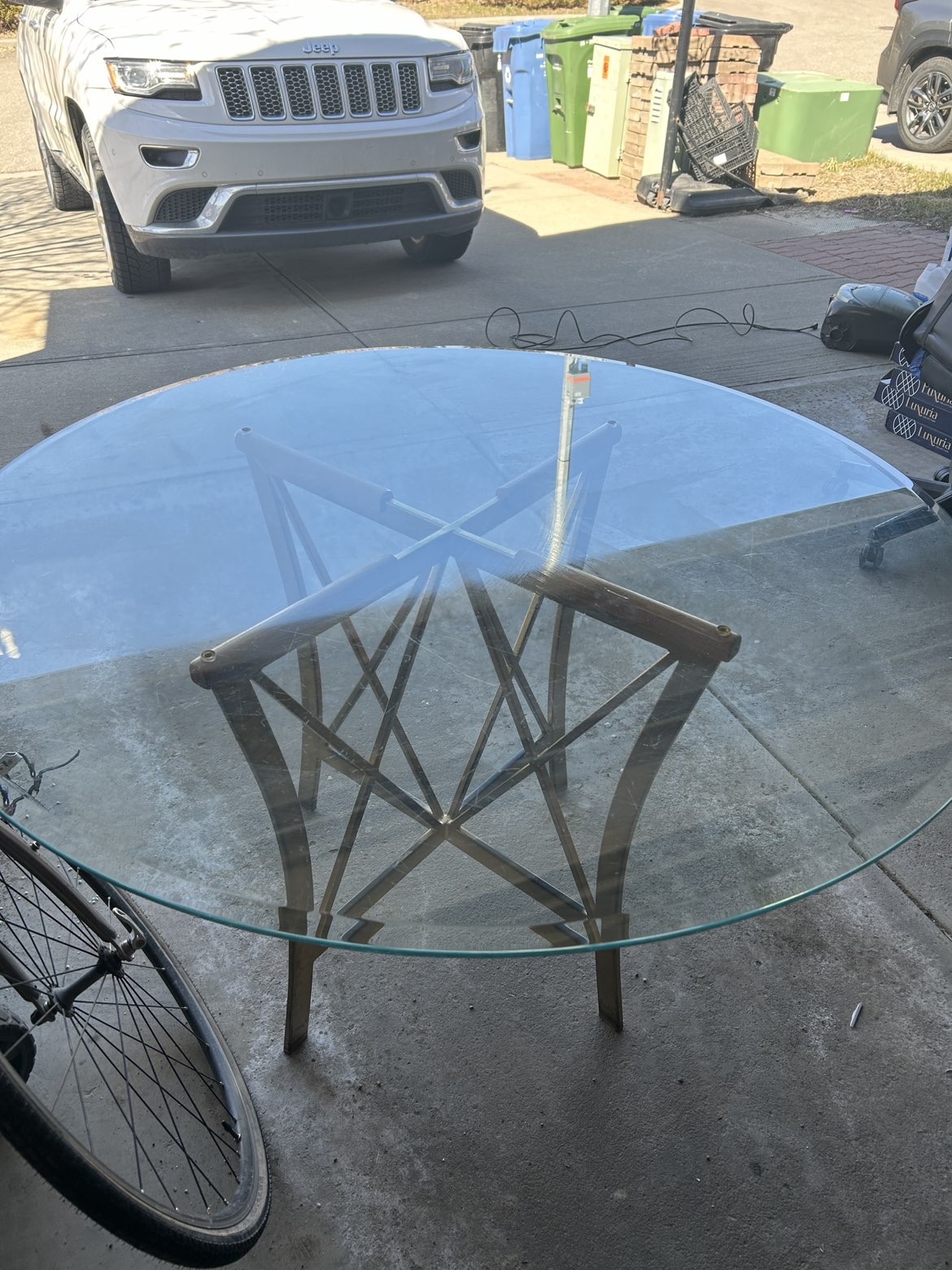 Glass top dining table large 4ft diameter