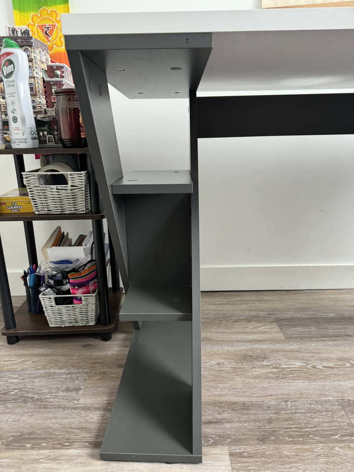 Desk - photo 3