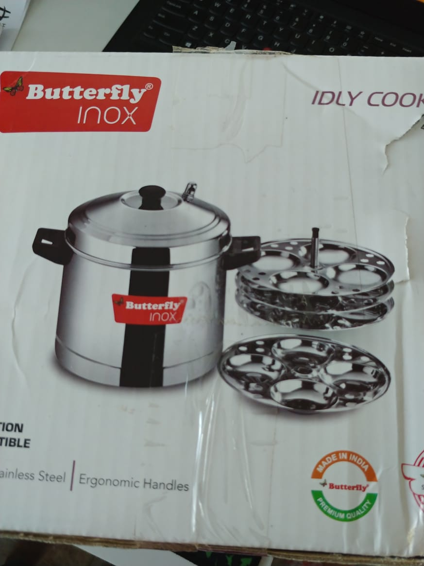 idli cooker with plates