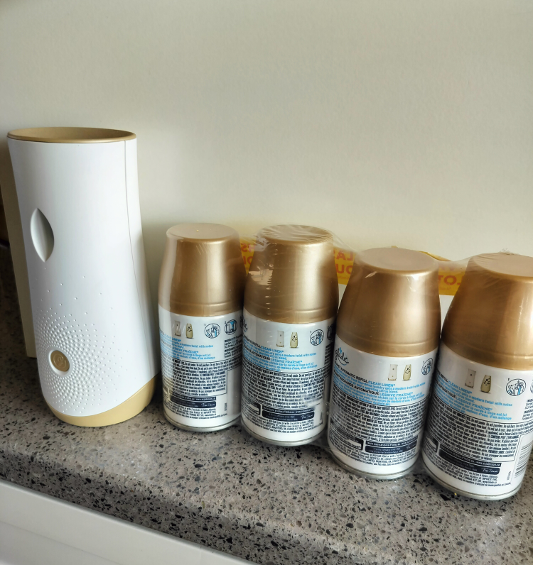 Glad air freshener (automatic) - clean linen