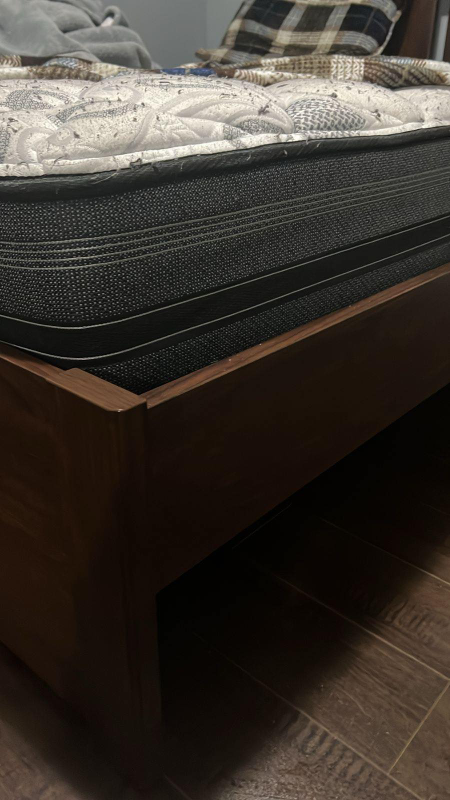 Free queen size mattress - photo 2