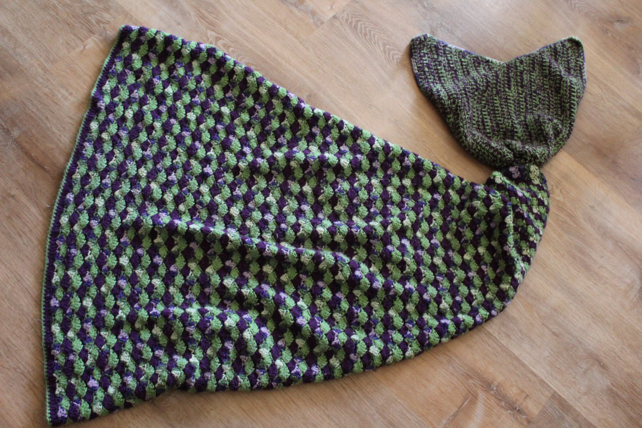 Knit - Mermaid tail blanket