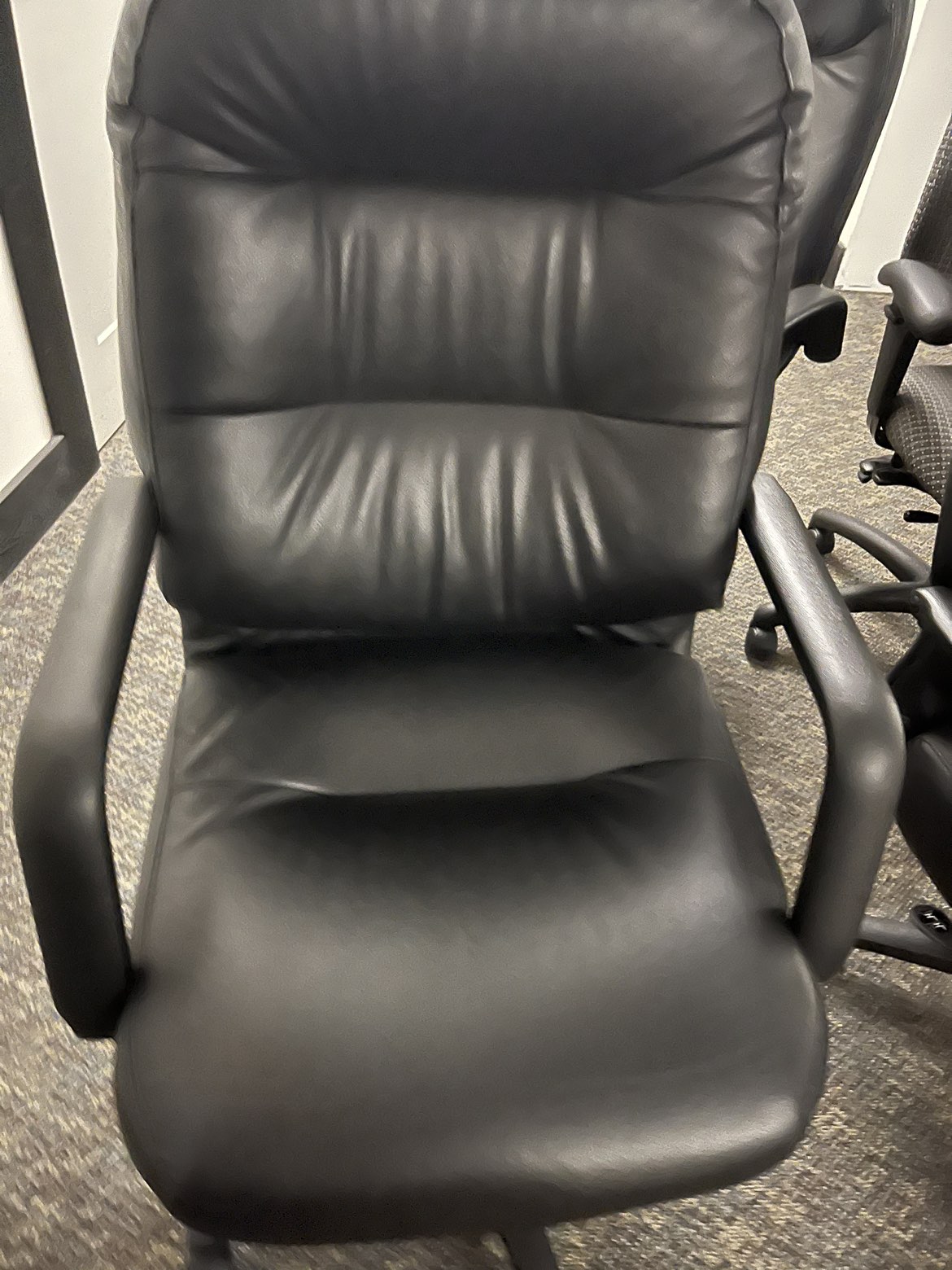 Office chairs image indicator(2)