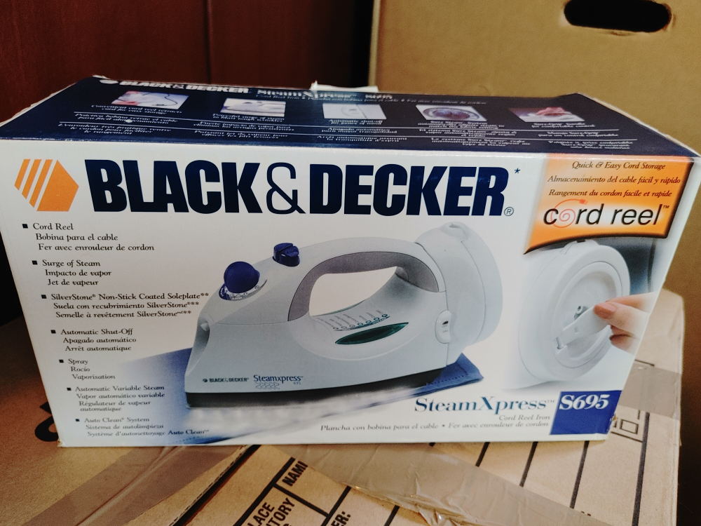 BLACK & DECKER IRON thumbnail