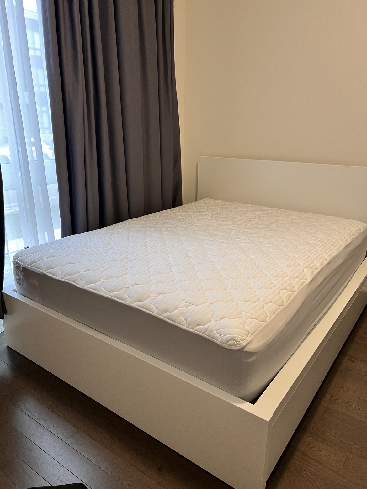 Queen size Mattress (Sealy)