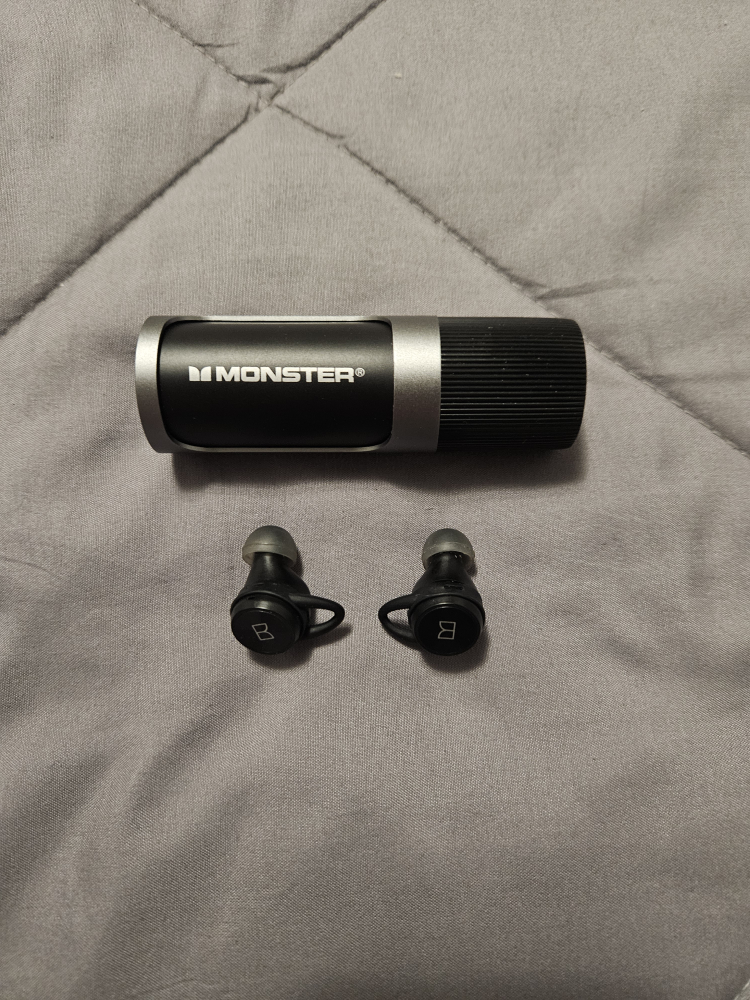 Monster Clarity 101 Airlinks Wireless Earbuds. image indicator(3)