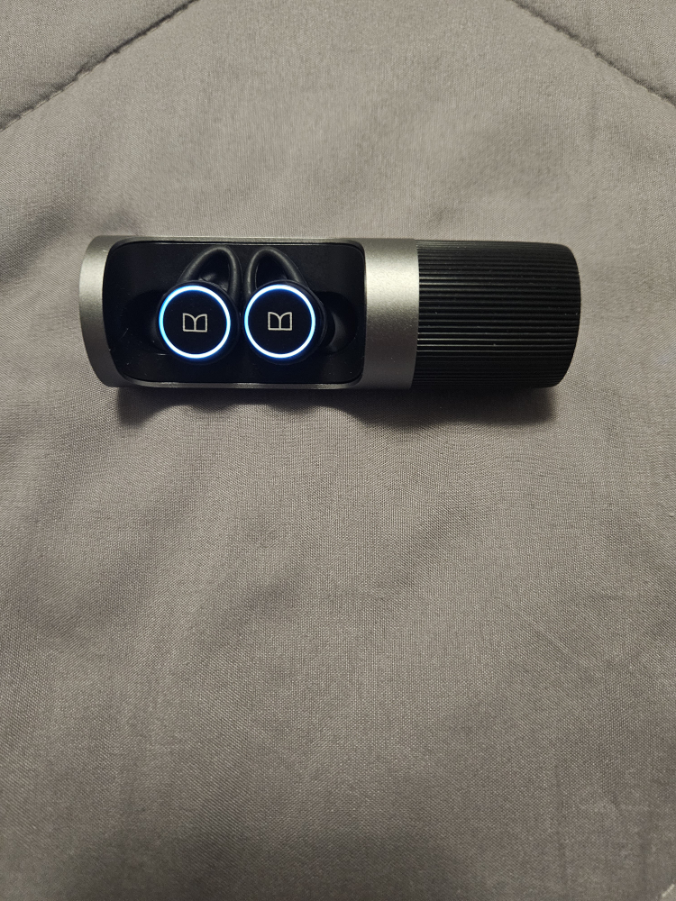 Monster Clarity 101 Airlinks Wireless Earbuds. image indicator(6)