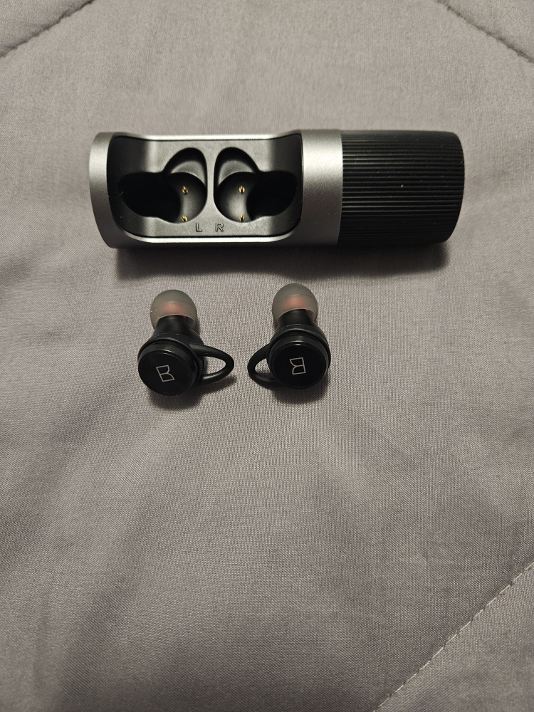 Monster Clarity 101 Airlinks Wireless Earbuds. image indicator(7)