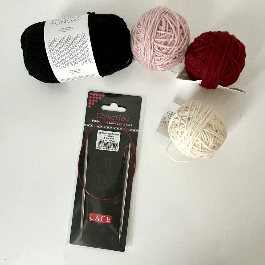 Chiaogoo Circular Knitting Needles + scrap yarn thumbnail