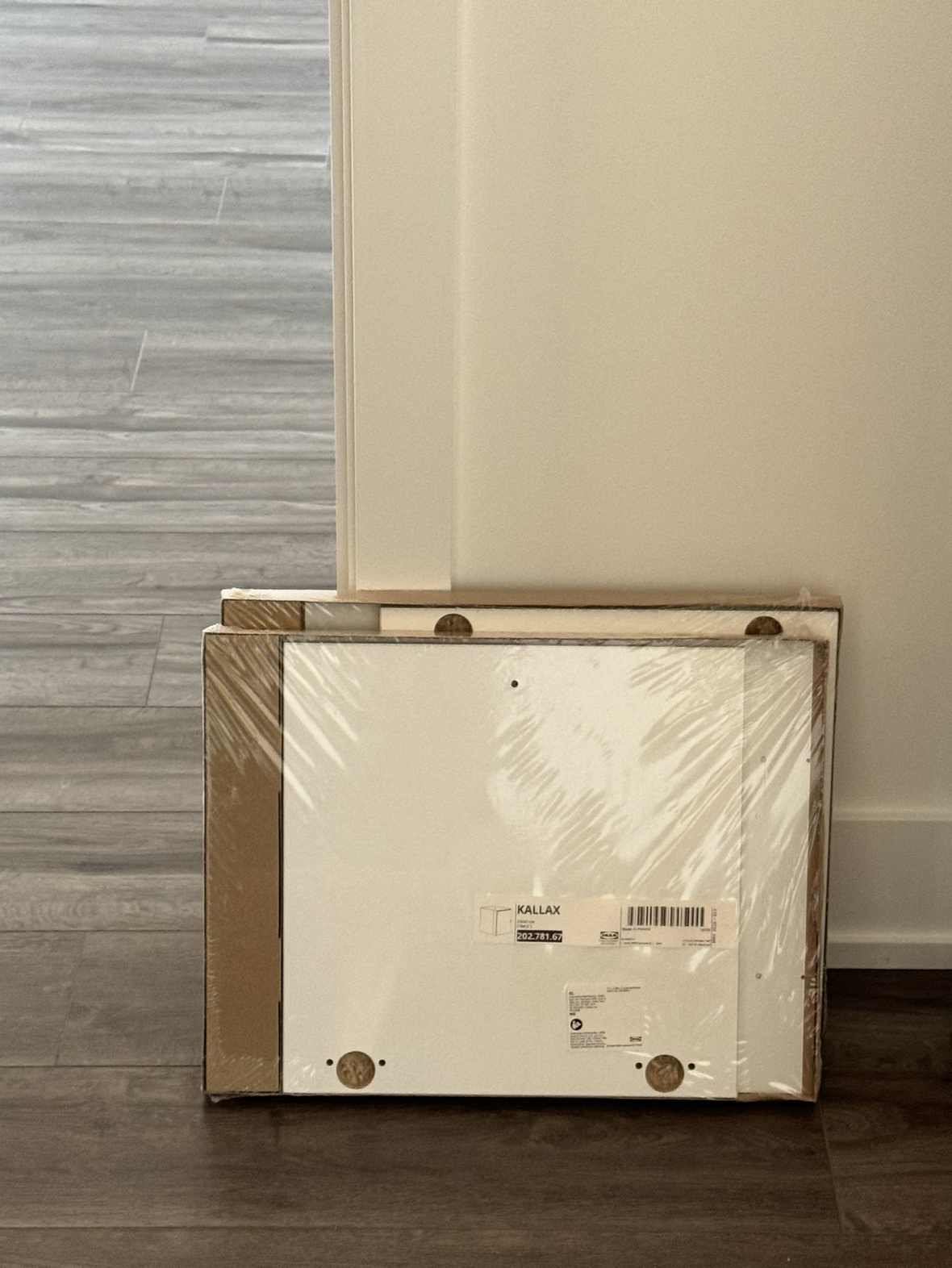Ikea Bookshelf (with 2 doors to install) - photo 3