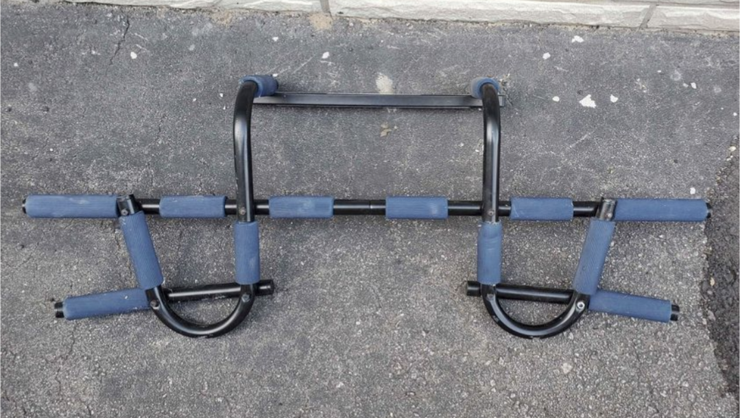 Doorway Pull-up Bar #freecycle