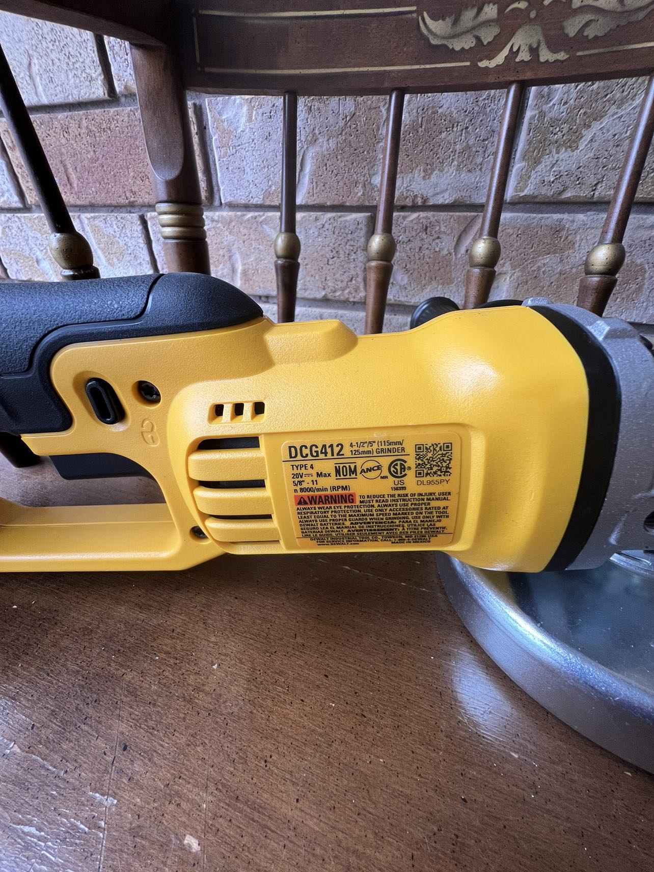 Dewalt 4-1/2” grinder with Battery 20V MAX Lithium Ion - photo 2