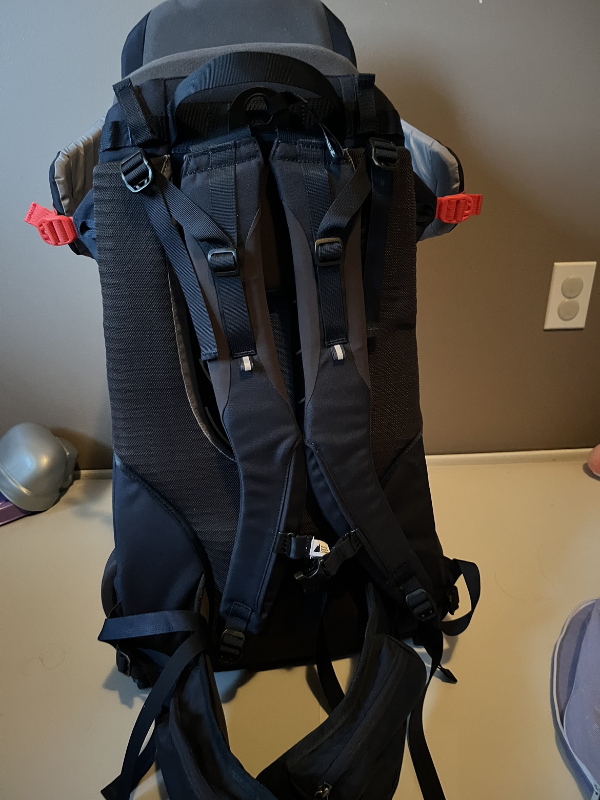 Baby hiking backpack (never used) - photo 3