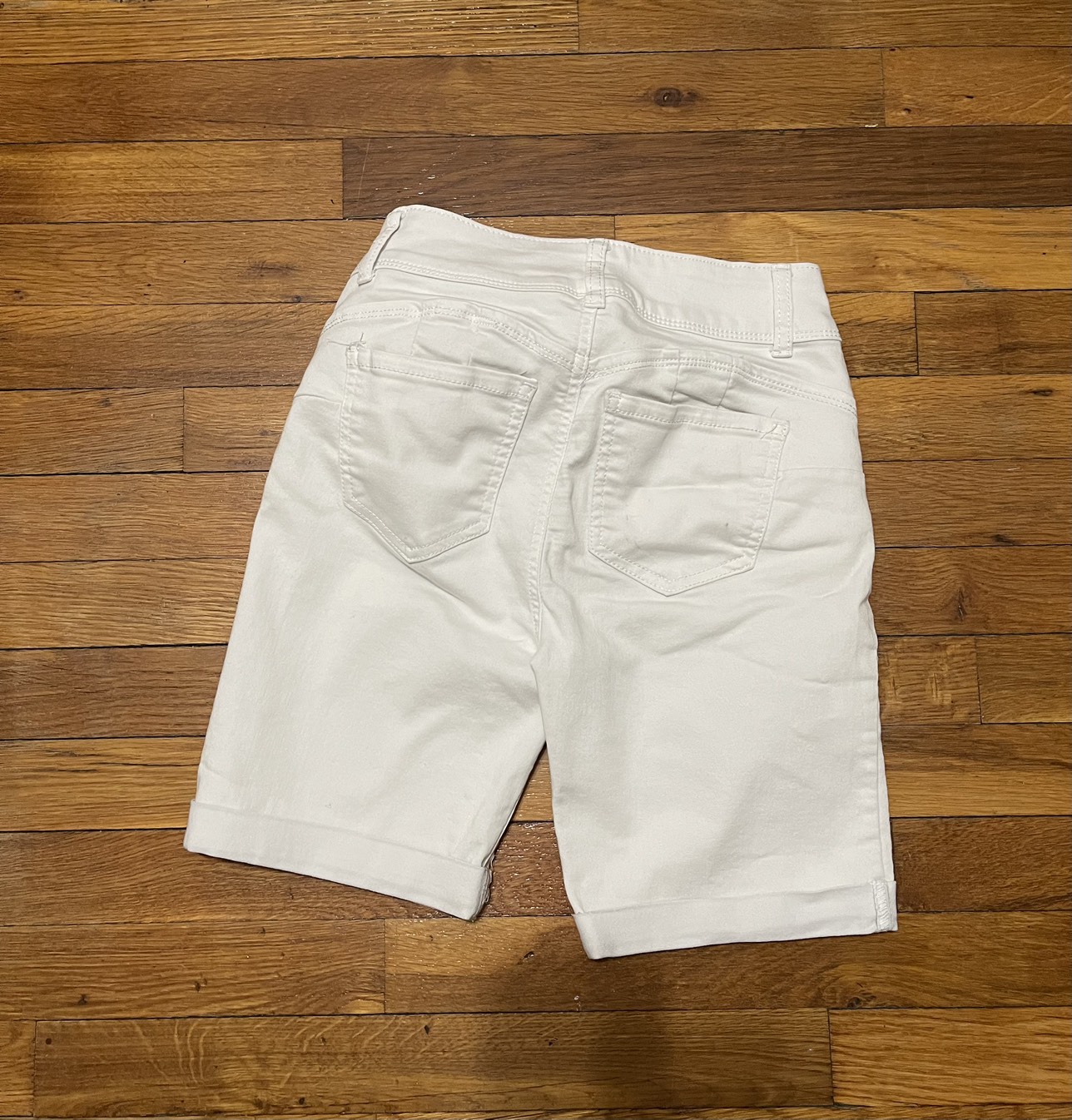 White Jean image indicator(2)